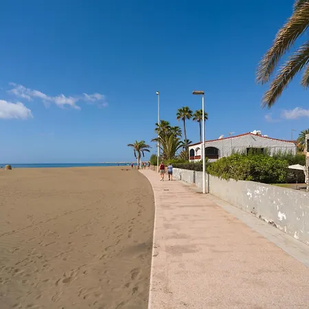 Beachfront Bliss In Burras Semesterbostad