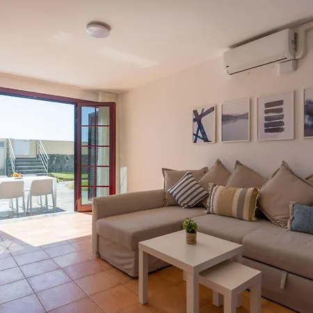 Beachfront Bliss In Burras Semesterbostad *